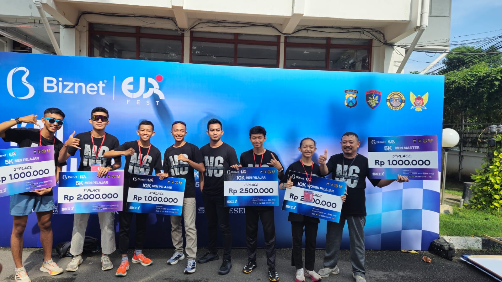 Denis Bergkam pada perjalanan Number Six dan One Percent Class